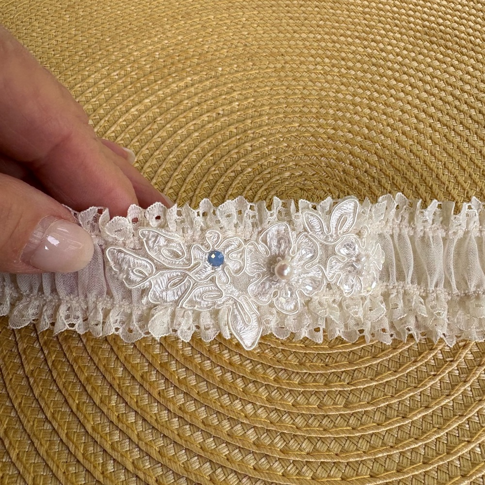 Bridal from England - Beautiful Cream Lace Garter with Beading & Pearl - Picture 8 of 13